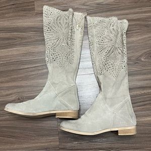 Italy made OVYE BY CRISTINA LUCCHI sz 9.5 lazer cut neutral suede riding boot